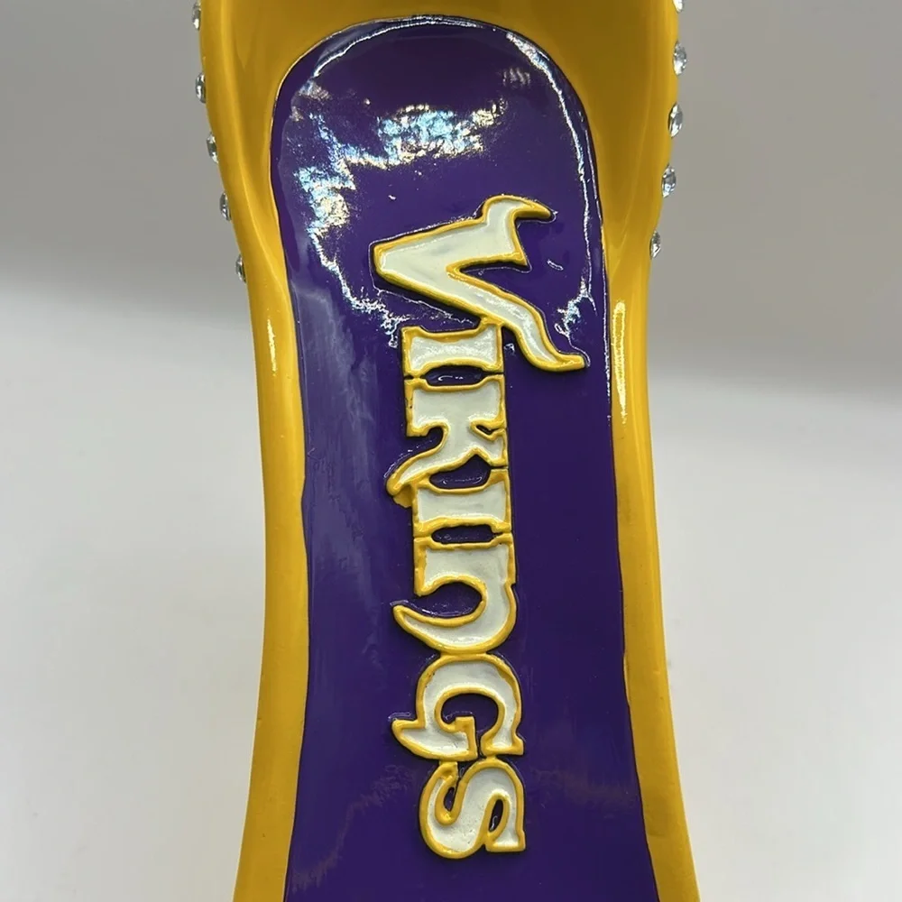 Minnesota Vikings wine bottle holder. 💜🍾